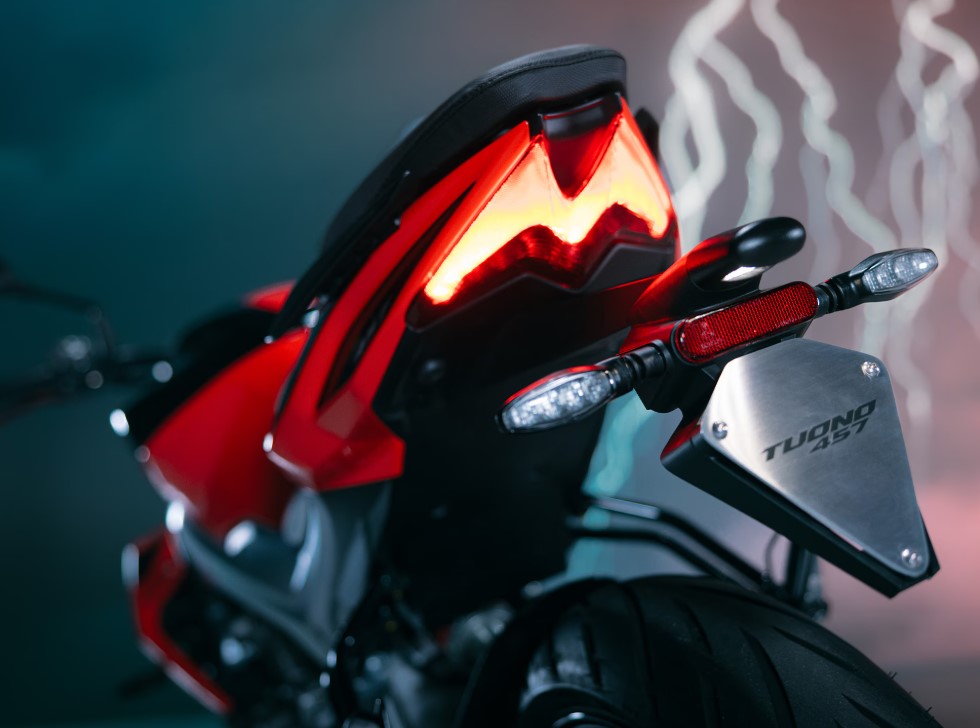 Tin xe hot 3/3: ‘Vua côn tay’ 457cc của Ý ra mắt với giá mềm, có ABS 2 kênh át vía Yamaha Exciter