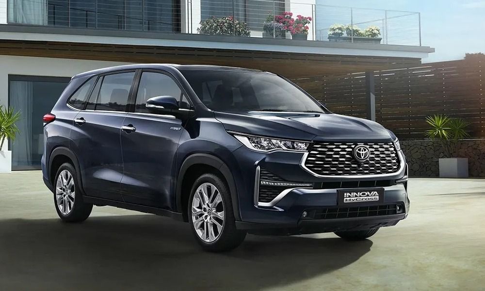 Toyota Innova Hycross 2025 ra mắt với giá chỉ từ 512 triệu đồng, trang bị át vía Mitsubishi Xpander