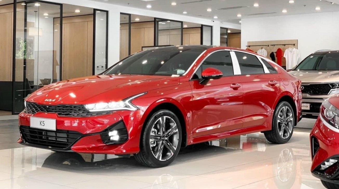 Giá xe Kia K5 lăn bánh giữa tháng 3/2025 rẻ so với trang bị, sẵn sàng bứt phá vượt mặt Toyota Camry