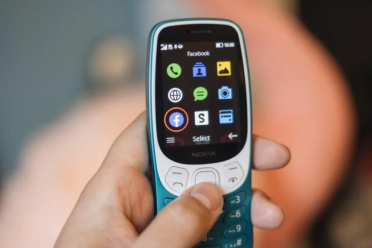 Đây là vua điện thoại cục gạch của Nokia, giá hơn 1 triệu có camera, 4G để vào mạng như smartphone