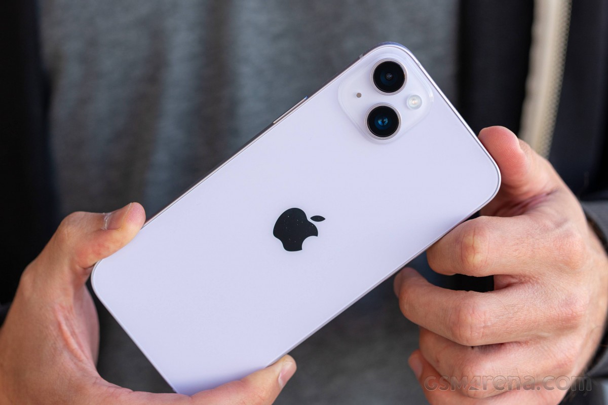 Vua iPhone màn to pin trâu giá rẻ iPhone 14 Plus hạ giá kịch sàn, quyết áp đảo doanh số Galaxy S24+