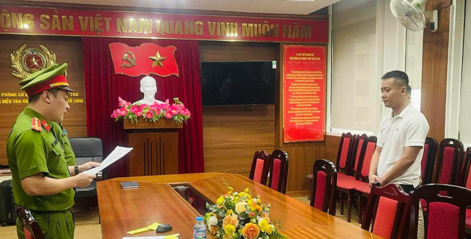 Nóng: Bộ Công an thông tin về lý do TikToker Hằng Du Mục, Quang Linh Vlogs bị khởi tố, bắt tạm giam