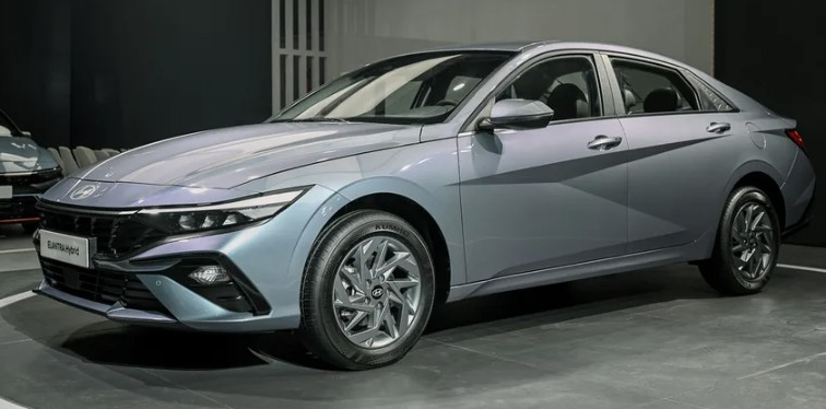 Hyundai Elantra 2025 ra mắt phiên bản hybrid, giá từ 480 triệu, thiết kế mới, ‘đe nẹt’ Honda Civic