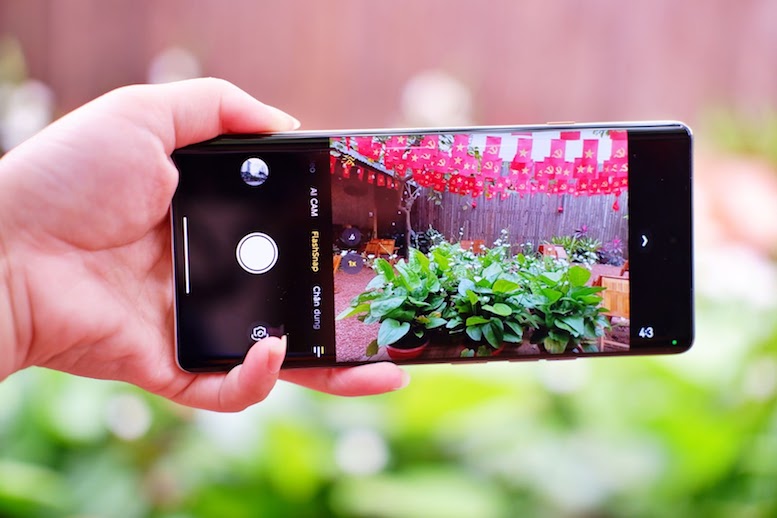 Trên tay TECNO CAMON 40 Pro giá chỉ 6 triệu đồng: Camera một chạm dùng là mê, AI xịn xài là phê!