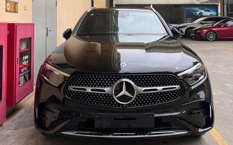 Chưa xong vụ xe 5 tỷ cháy của Duy Mạnh, Mercedes-Benz bị tố ‘nuốt gọn’ 100 triệu tiền cọc của khách