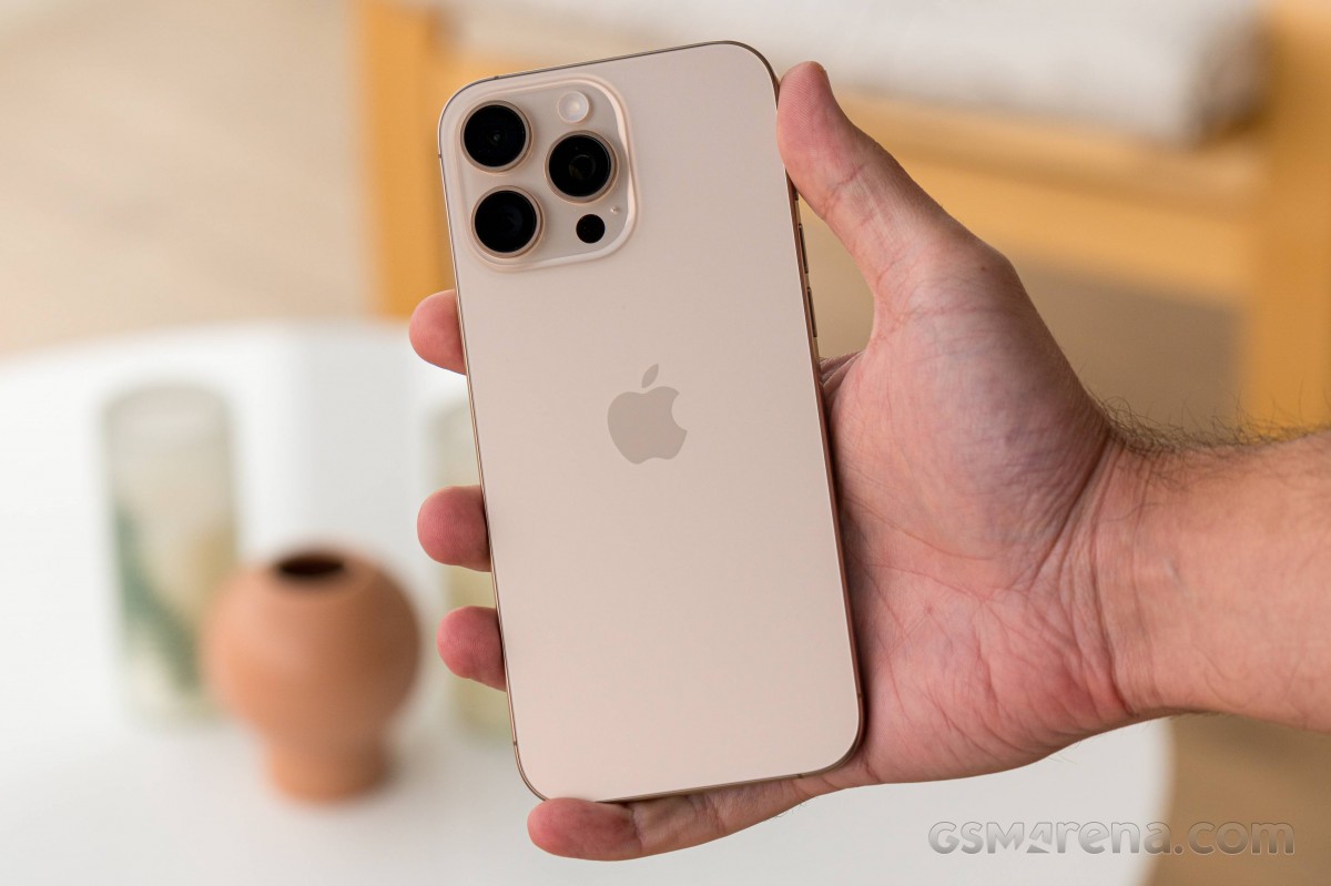 Giá đập hộp iPhone 16 Pro Max mới nhất tháng 5: Giảm gần 5 triệu, màu titan sa mạc cũng giảm sập sàn