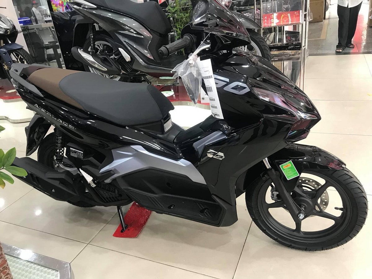 Bảng giá xe Honda Air Blade 2025 tháng 5/2025 giảm cực mạnh sau 30/4: Khách Việt đổ xô mua vì quá rẻ