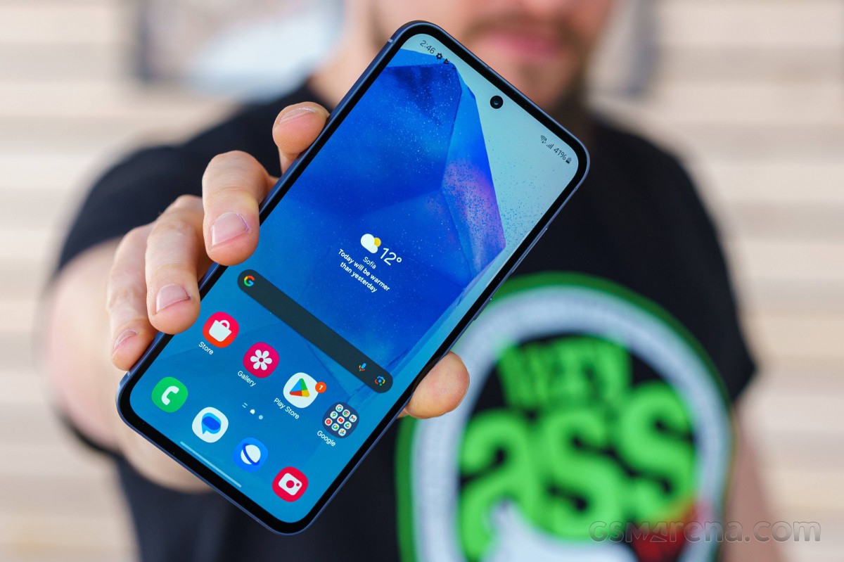 Vua Android tầm trung 2024 đập hộp rẻ bất ngờ trong tháng 5, trang bị đủ mạnh để iPhone 16 lép vế