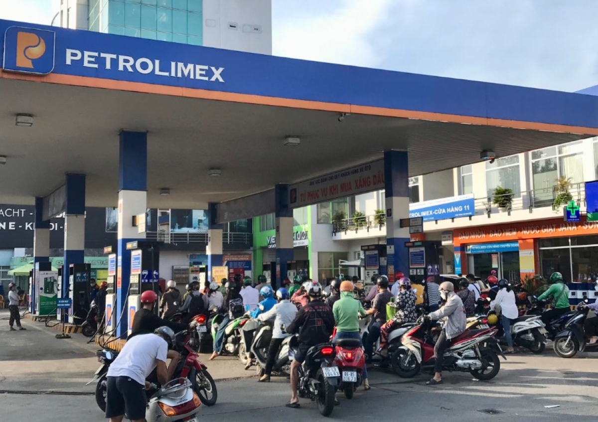 Giá xăng dầu hôm nay 7/5: Trong nước giảm kịch liệt từ chiều mai, xuống mức 18.000 đồng/lít