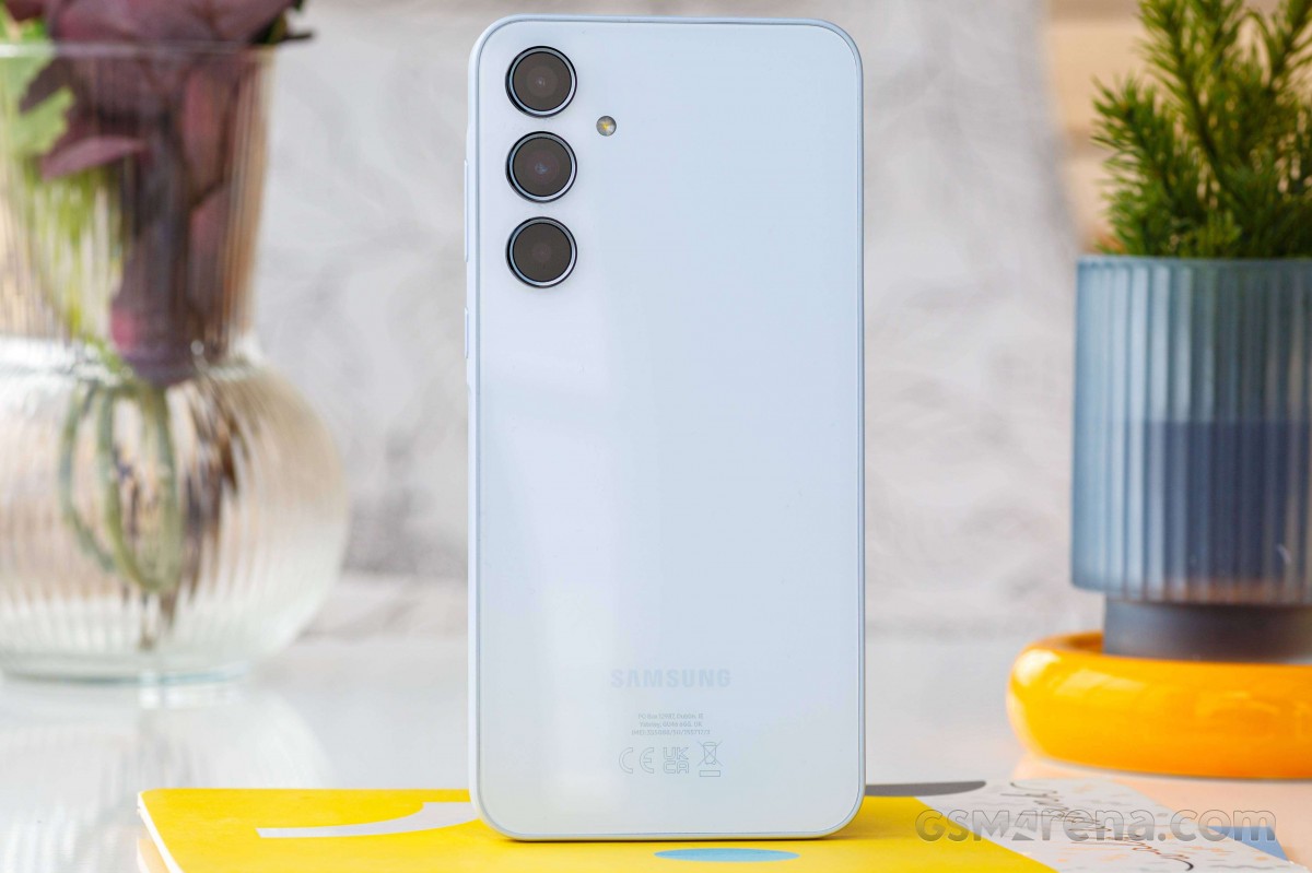 Đây là vua màn lớn tầm trung của năm 2024, giá rẻ như bèo trong tháng 5/2025, ăn đứt iPhone 16 Plus