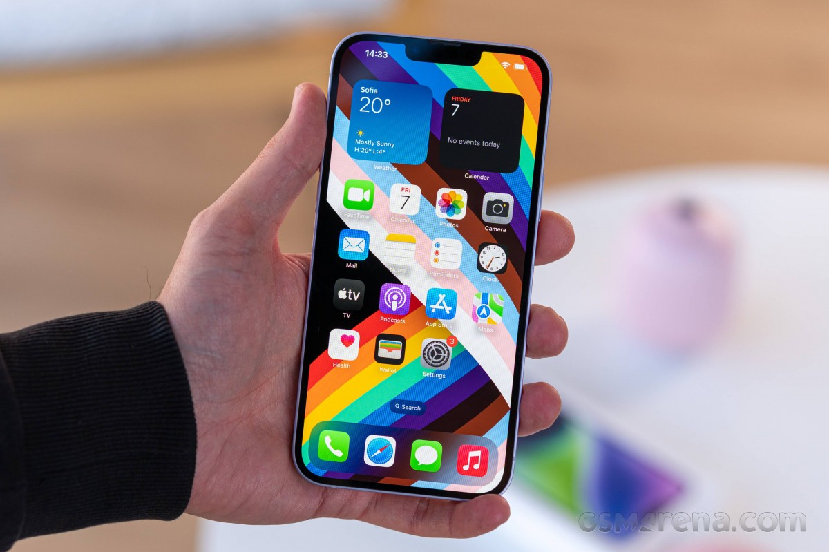 Giá đập hộp iPhone 14 Plus fullbox giảm hơn 5,5 triệu, trang bị xịn không kém nhiều iPhone 16 Pro Max, so kè Galaxy S25