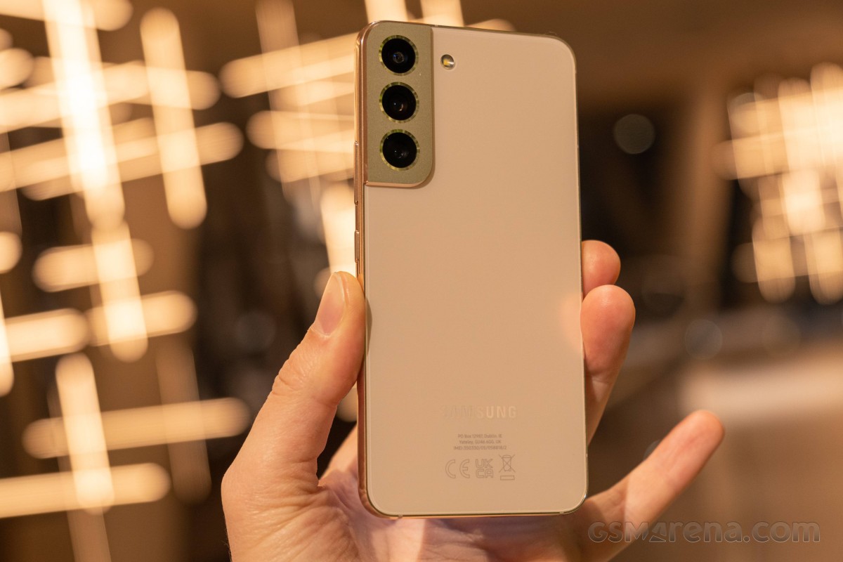 Galaxy S22 5G rớt giá không phanh tháng 5, khách Việt mua máy ngon hơn iPhone 16 rẻ như tầm trung