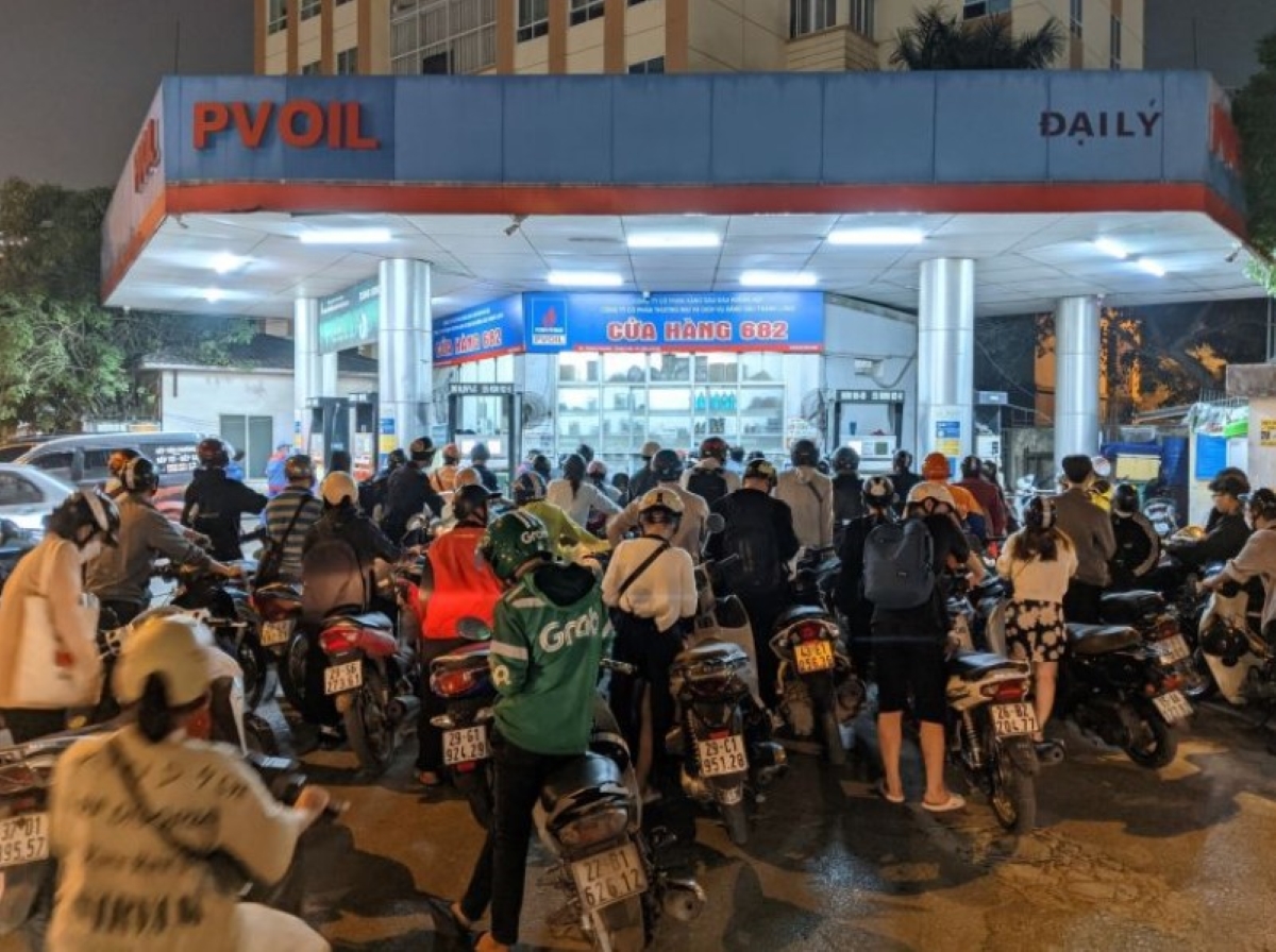 Giá xăng dầu hôm nay 11/5: Tăng \'vọt\' ngày cuối tuần, dự báo xăng tăng \'khó cản\' trong tuần tới