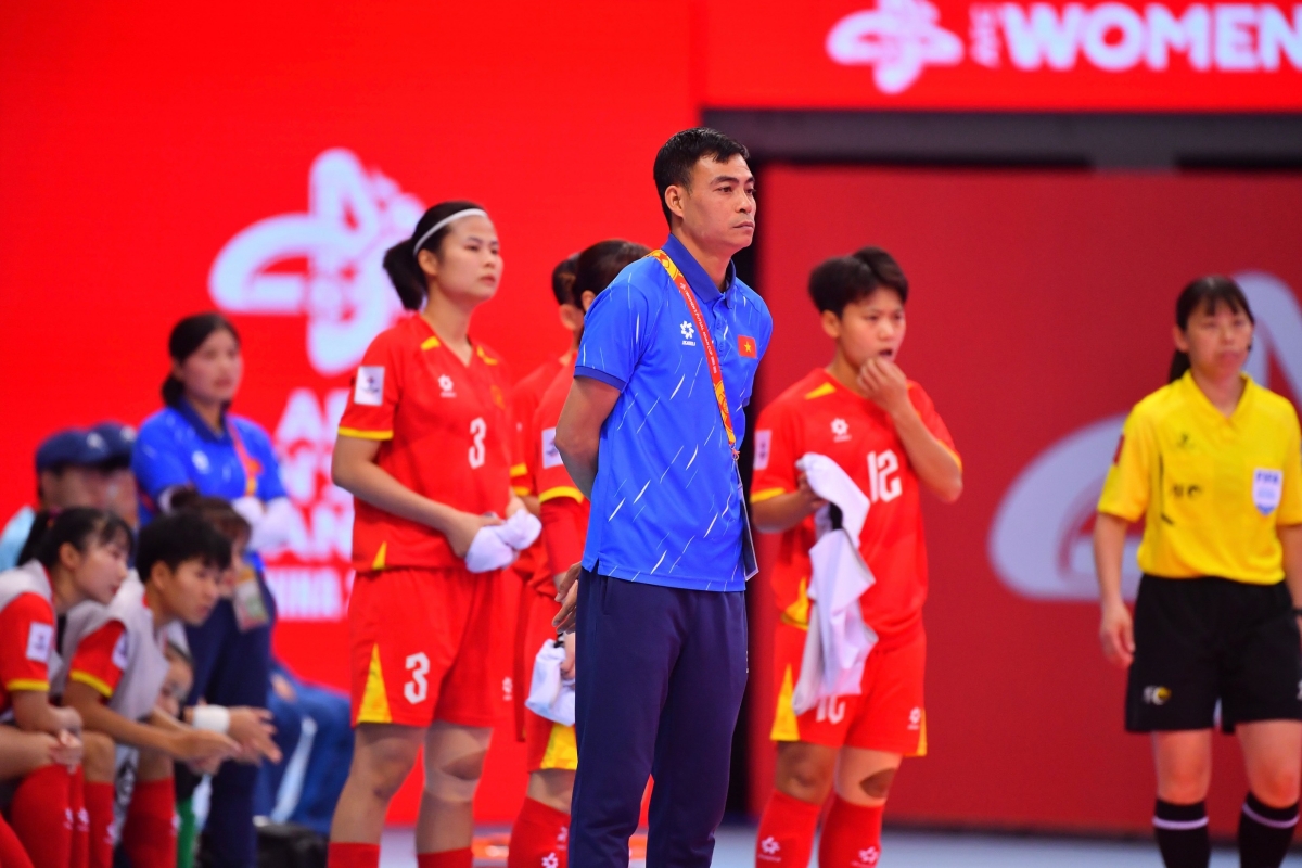 Ở rất gần tấm vé dự World Cup, HLV ĐT Việt Nam gửi chiến thư tới gã khổng lồ châu Á