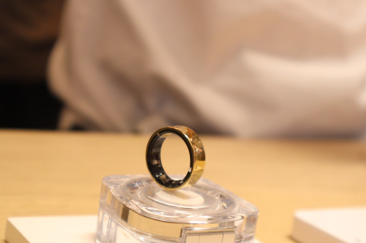 Trên tay Galaxy Ring: Nhẫn thông minh đầu tiên tích hợp trợ lý sức khỏe cá nhân Galaxy AI, giá 9,99 triệu