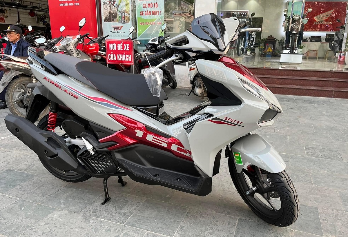 Bảng giá xe Honda Air Blade 2025 giữa tháng 5/2025: Giảm \'sập sàn\', giá rẻ giật mình hút khách Việt