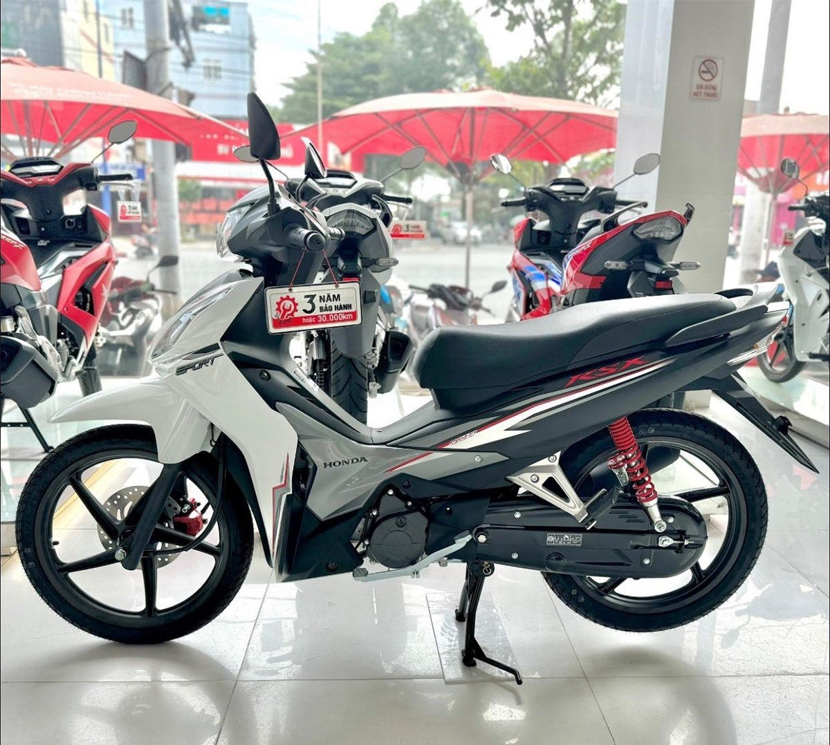 Bảng giá xe Honda Wave RSX FI giữa tháng 5/2025 giảm cực mạnh: Được săn đơn hơn Wave Alpha và Future