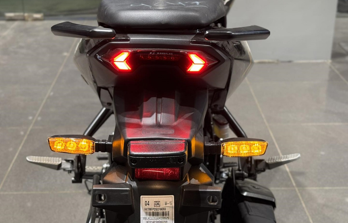 ‘Vua côn tay’ 160cc mới chính thức về đại lý giá 38 triệu đồng: Rẻ hơn hẳn Honda Winner X và Exciter