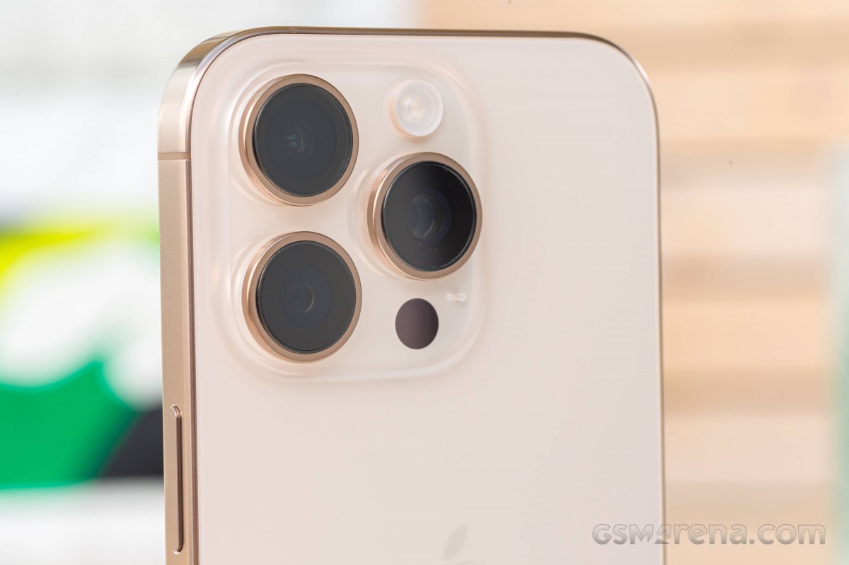 iPhone 16 Pro giá lao dốc khó tin, rẻ hơn Galaxy S25 Ultra, hút khách chẳng kém iPhone 16 Pro Max