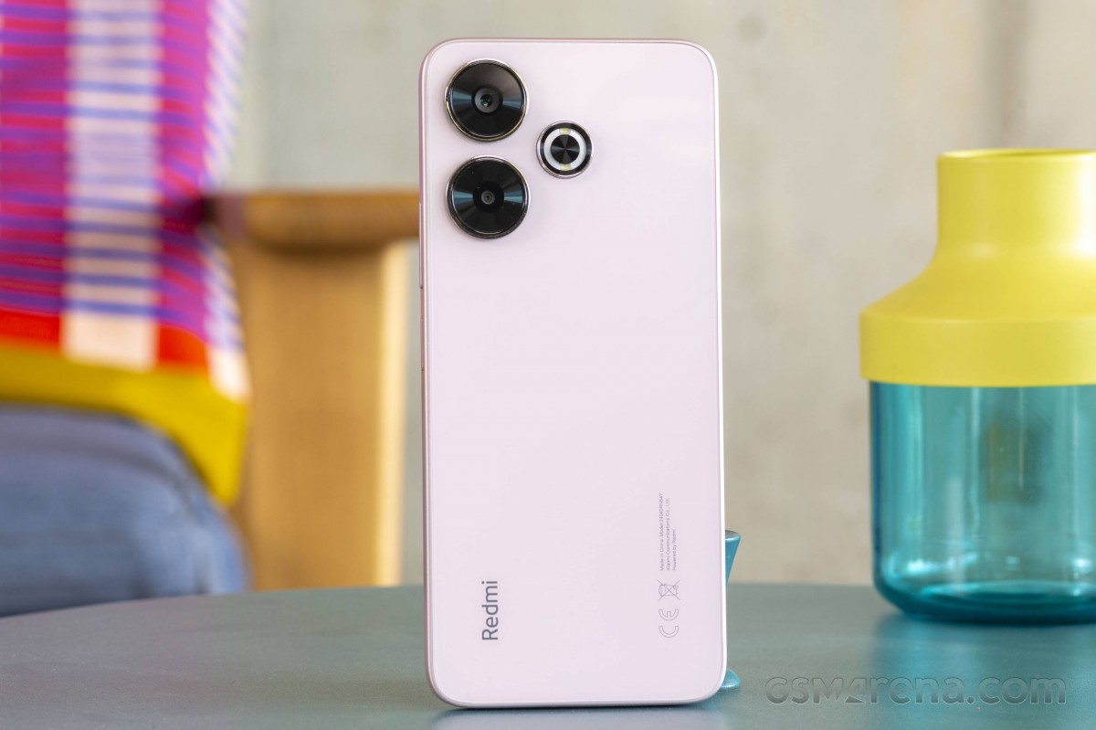Redmi 13 chốt giá cực rẻ chỉ 3,5 triệu, diện mạo sang chảnh như iPhone 16 Pro Max, camera xịn sò