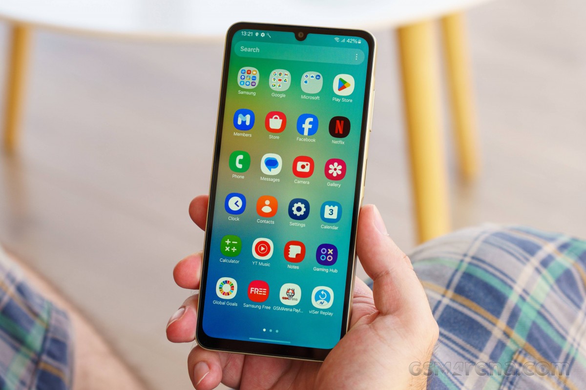 Galaxy A06 vững ngôi vua 4G giá rẻ, giá hơn 2 triệu diện mạo đẹp như iPhone 11, camera xịn như Galaxy S25