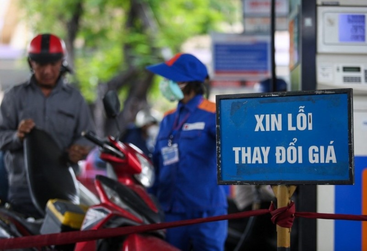 Giá xăng dầu sáng hôm nay 22/5: Sẽ giảm kịch kim từ 15h chiều, thấp nhất chỉ hơn 16.000 đồng/lít?