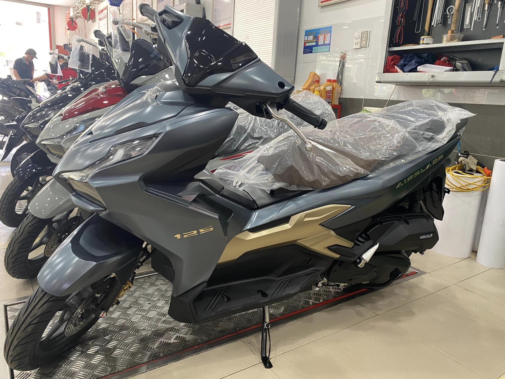 Giá xe Honda Air Blade 2025 giảm khó tin tại đại lý cuối tháng 5/2025: Thu hút khách Việt vì quá rẻ