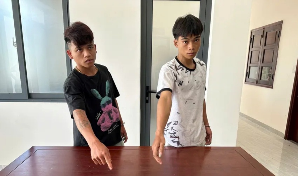Chân dung 2 thanh niên nửa đêm xông vào ký túc xá đưa 9 học sinh ra ngoài đánh đập, cướp tài sản