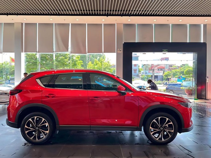 Cập nhật giá Mazda CX-5 lăn bánh mới nhất cuối tháng 5/2025 ở mức cực rẻ, có thể ‘đè bẹp’ Honda CR-V