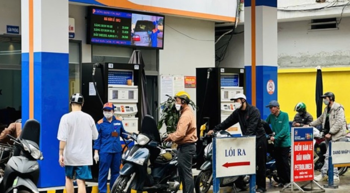 Giá xăng dầu sáng hôm nay 26/5: Giá cả bị đẩy lên cao và tăng liên tục trước kỳ nghỉ lễ!