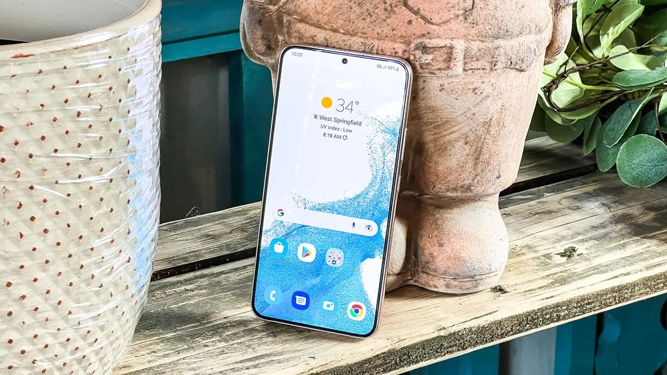 Galaxy S22 Plus giá rẻ như bèo tháng 5, ngang Galaxy A36 5G flagship giá rẻ màn lớn ăn đứt iPhone 16