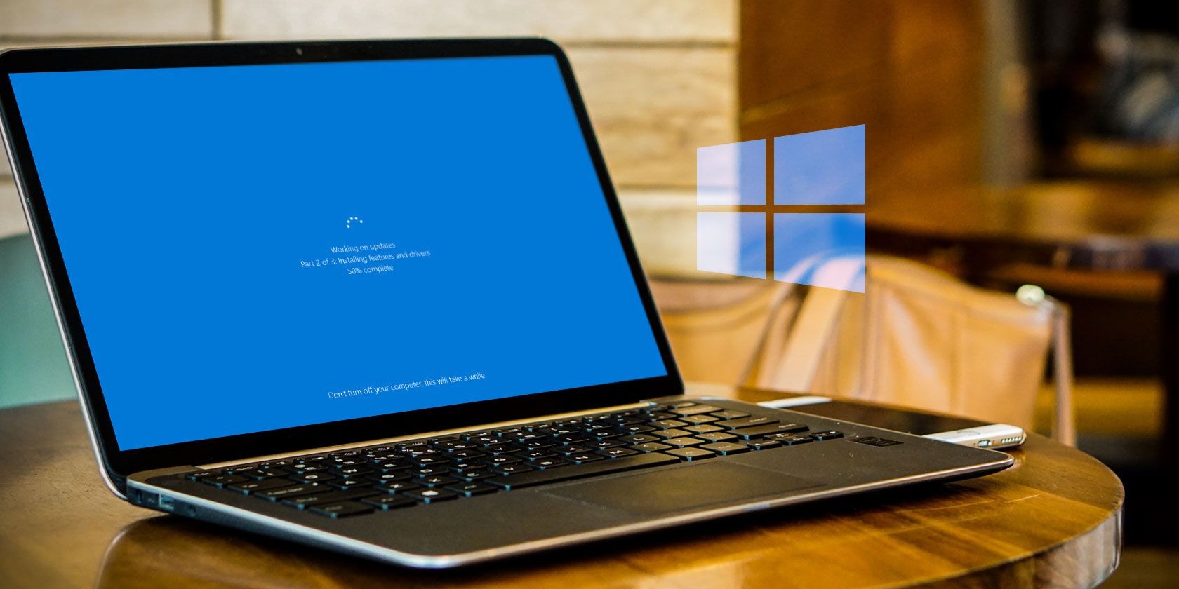 Troll đồng nghiệp bằng cách tạo màn hình chết chóc hay màn hình update Windows