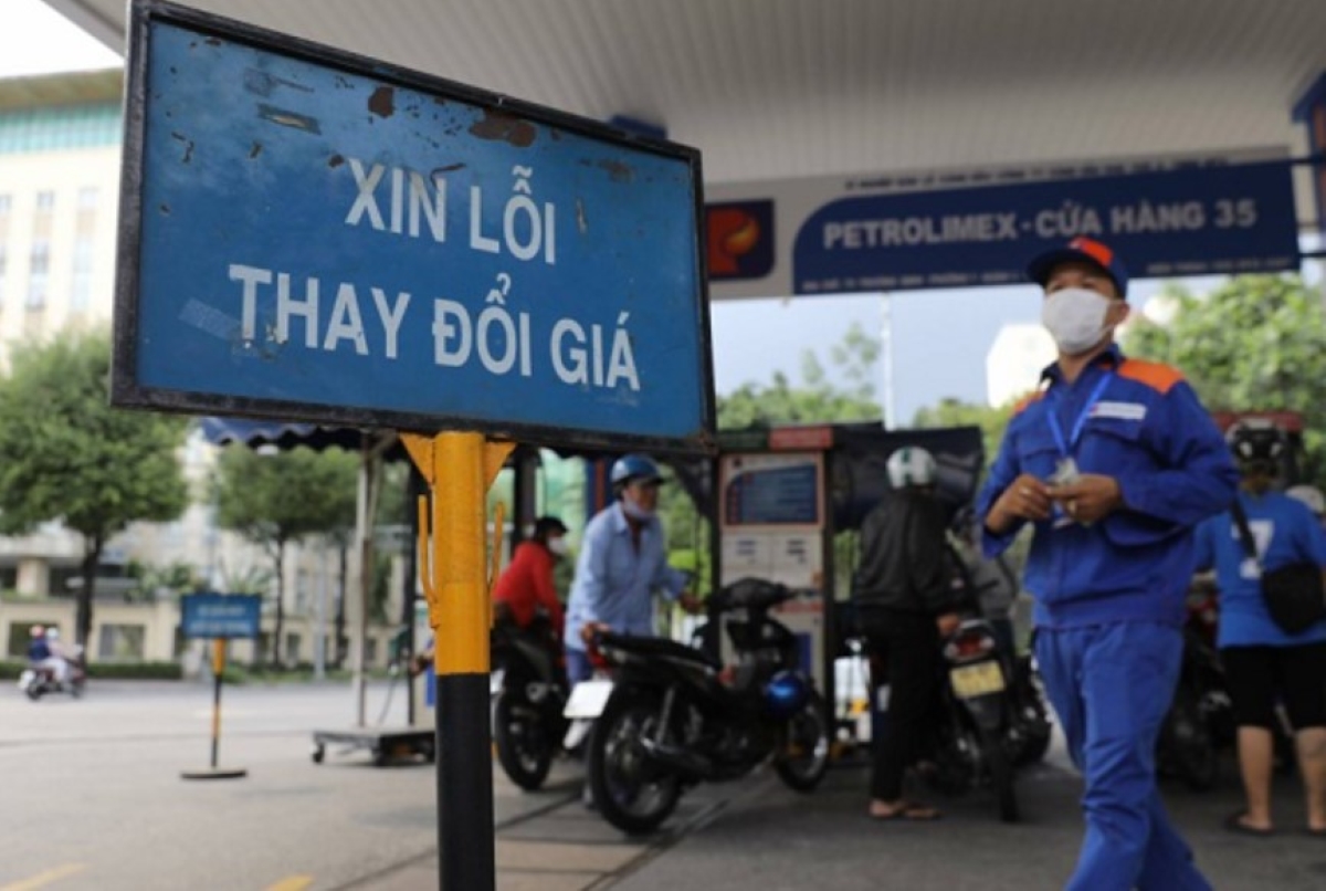 Giá xăng dầu chiều hôm nay 28/5: Diễn biến phức tạp, RON95 lên sát 20.000 đồng/lít từ chiều mai?