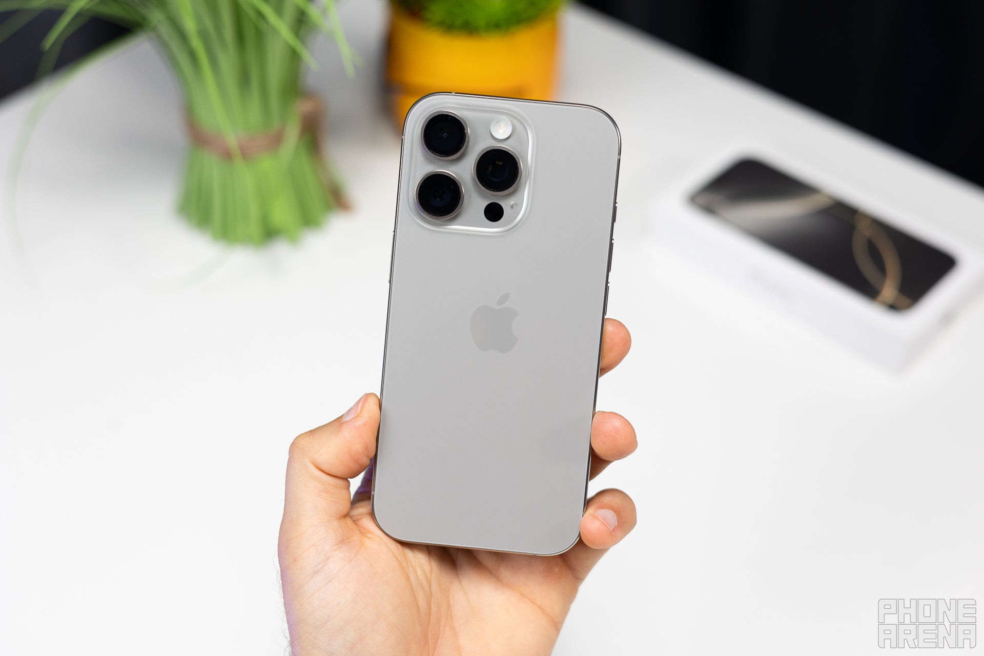 iPhone 16 Pro giảm kỷ lục cuối tháng 5 sức mạnh không kém iPhone 16 Pro Max, bán chạy top 3 toàn cầu