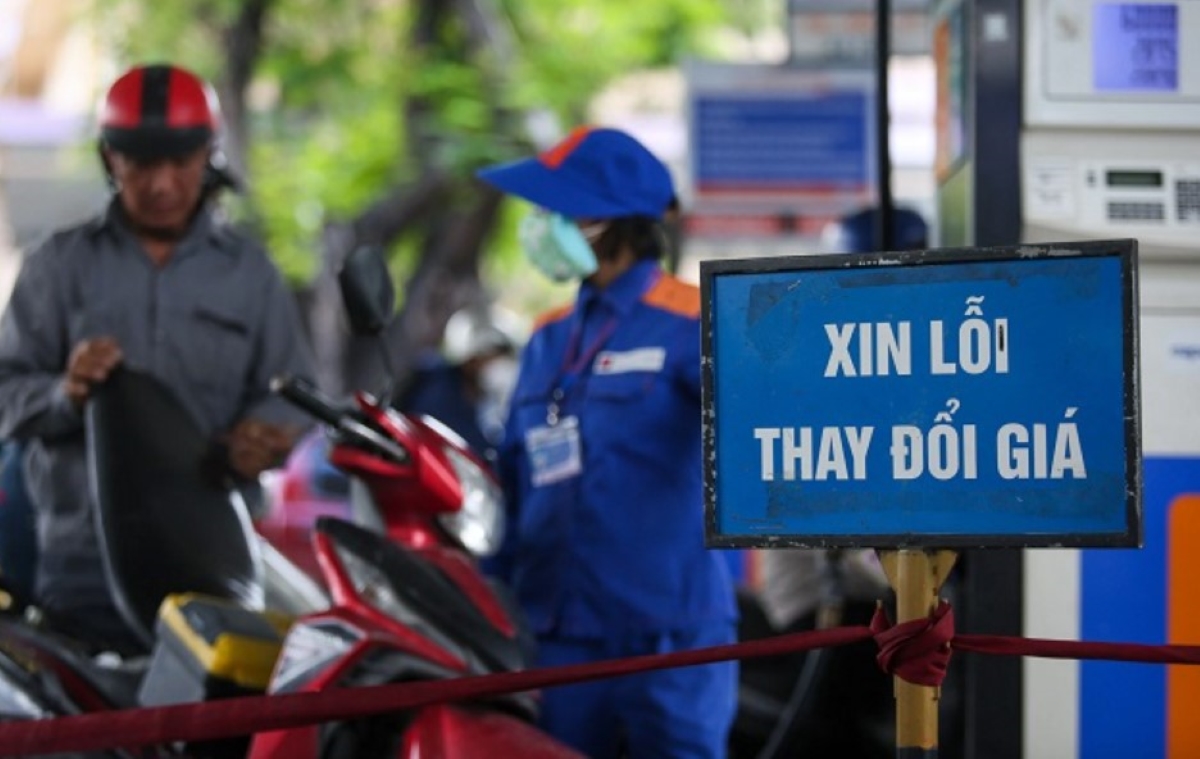Giá xăng dầu hôm nay 4/6: Trong nước giảm \'ác liệt\' từ chiều mai, thấp nhất chỉ 16.000 đồng/lít? 