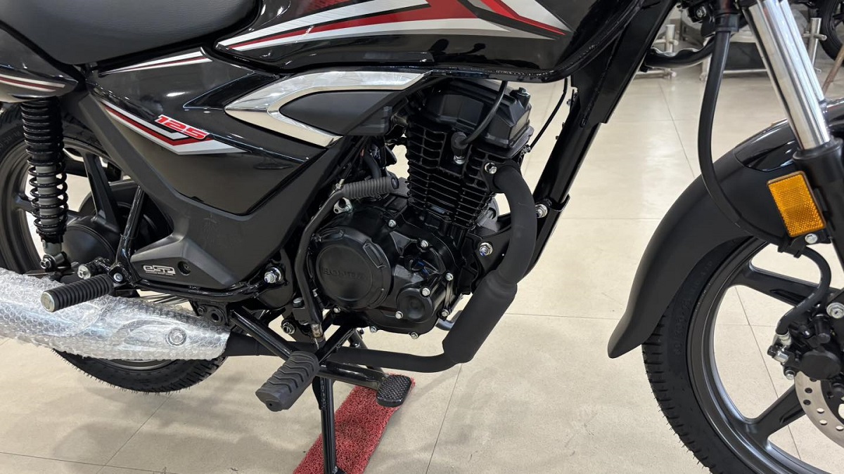 Tin xe máy 4/6: ‘Huyền thoại côn tay’ 125cc của Honda về đại lý giá 24 triệu đồng, hạ đo ván Exciter