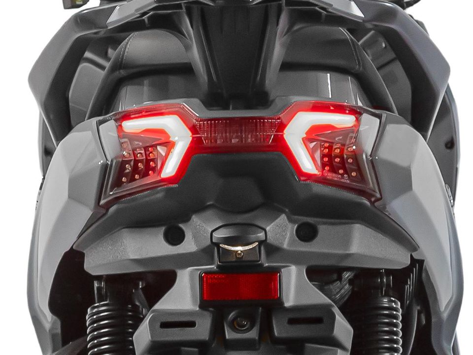 Tuyên chiến Honda SH, ‘vua xe ga’ mới đẹp mê ly ra mắt với giá hấp dẫn, trang bị cực kỳ hiện đại