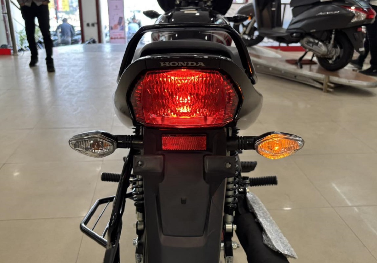 Tin xe cuối tuần: Honda mở bán ‘huyền thoại côn tay’ 125cc mới giá 22,8 triệu đồng, khắc chế Exciter
