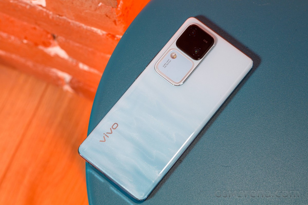 vivo V30 5G giá 14 triệu vẫn là ‘bậc thầy nhiếp ảnh’, diện mạo bắt mắt có 1-0-2, trang bị đe nẹt Galaxy S24, iPhone 15