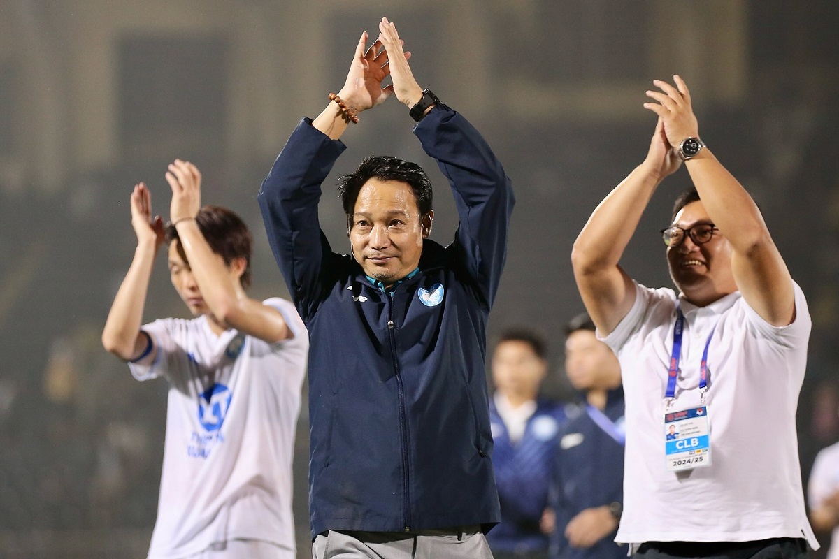 Đại gia V.League gây ngỡ ngàng, công thần ĐT Việt Nam được vinh danh