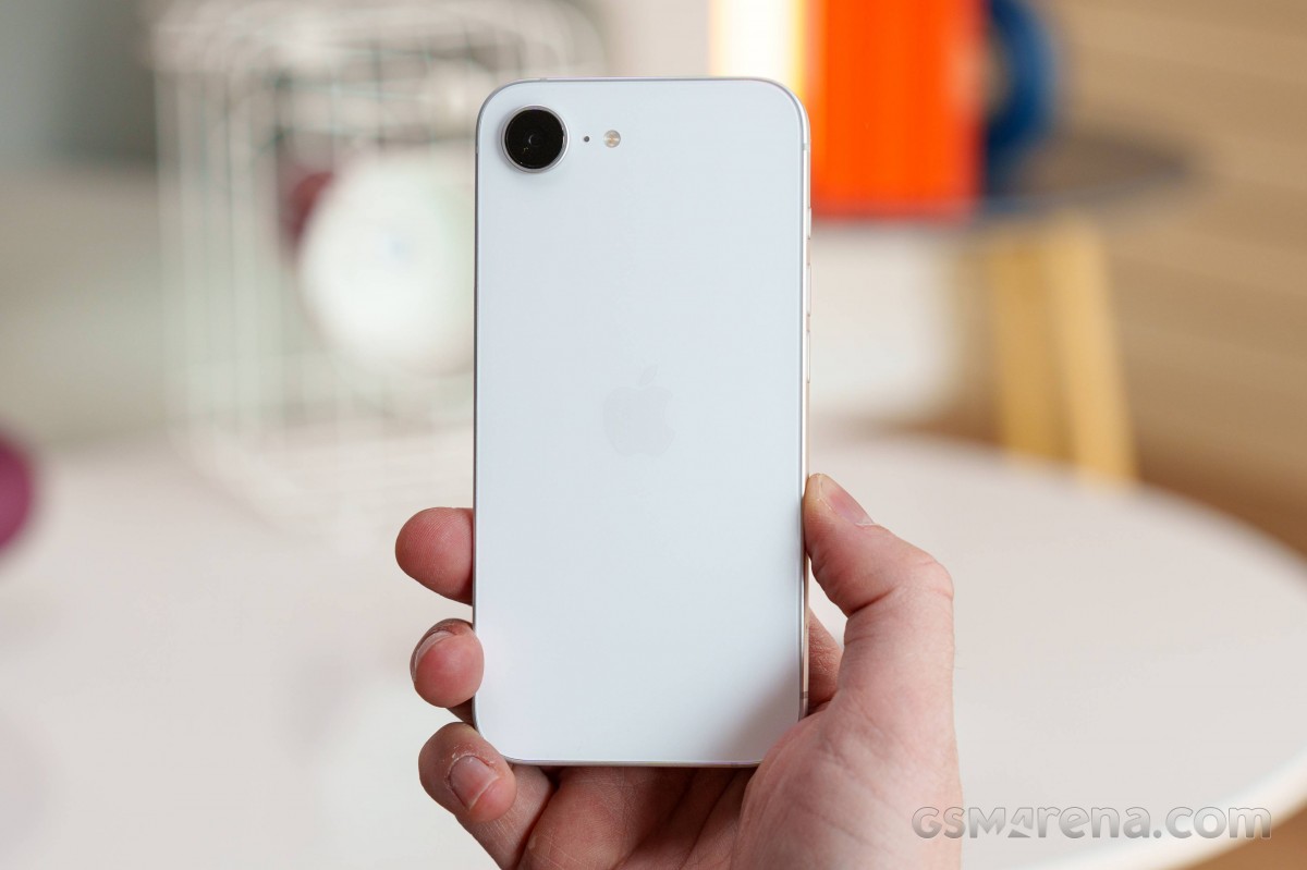 iPhone 16e rẻ kỷ lục trong tháng 6, mạnh không kém iPhone 16 Pro Max nhiều, siêu hút khách tại Nhật