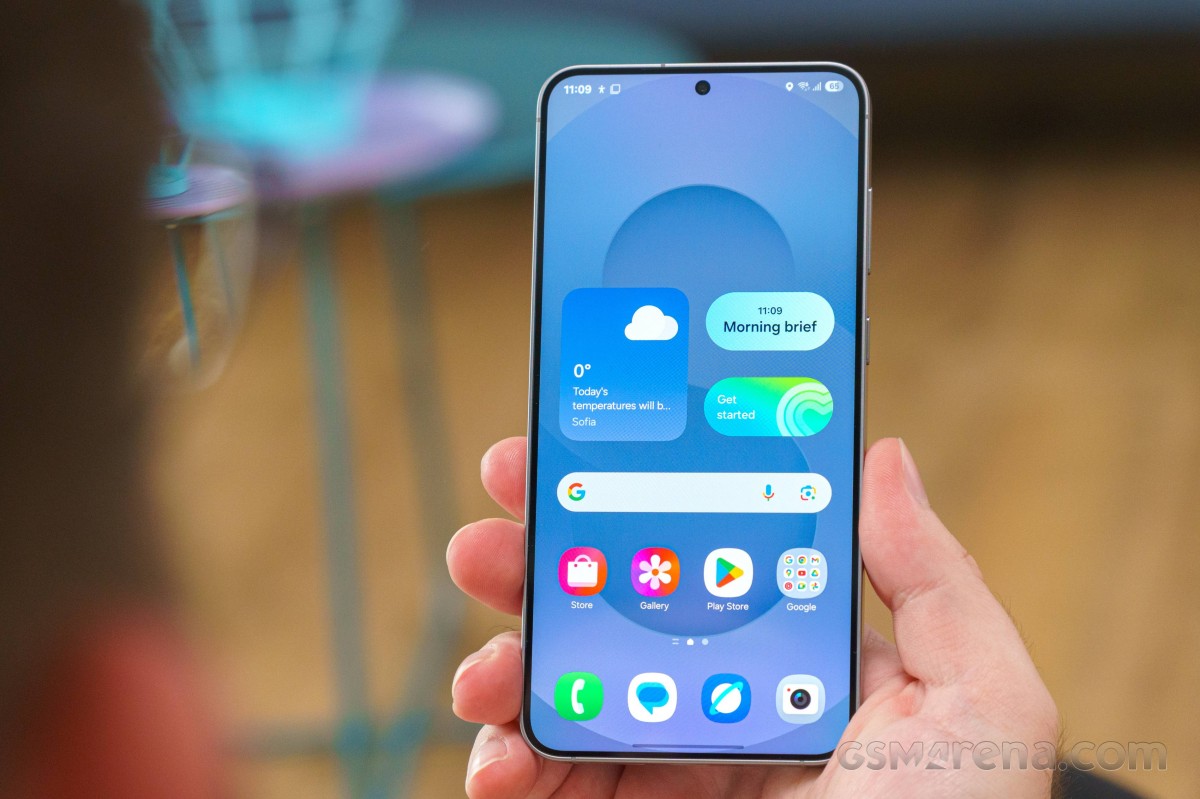 Giá đập hộp Galaxy S25 Plus rẻ áp đảo iPhone 16 Plus, AI xịn, camera khủng như Galaxy S25 Ultra