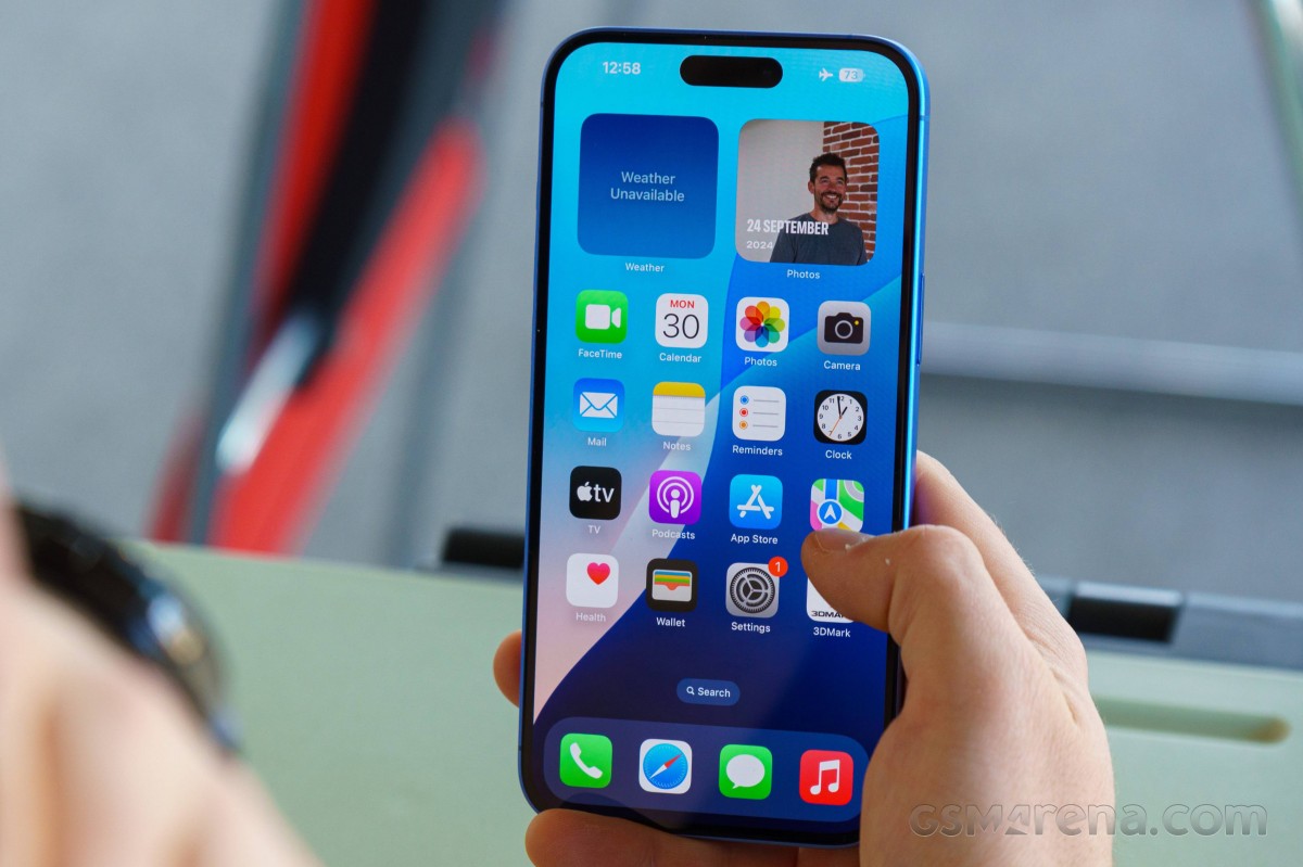 Giá đập hộp iPhone 16 Plus rẻ hơn iPhone 16 Pro Max 10 triệu, mượt y chang, bán chạy top 10 toàn cầu