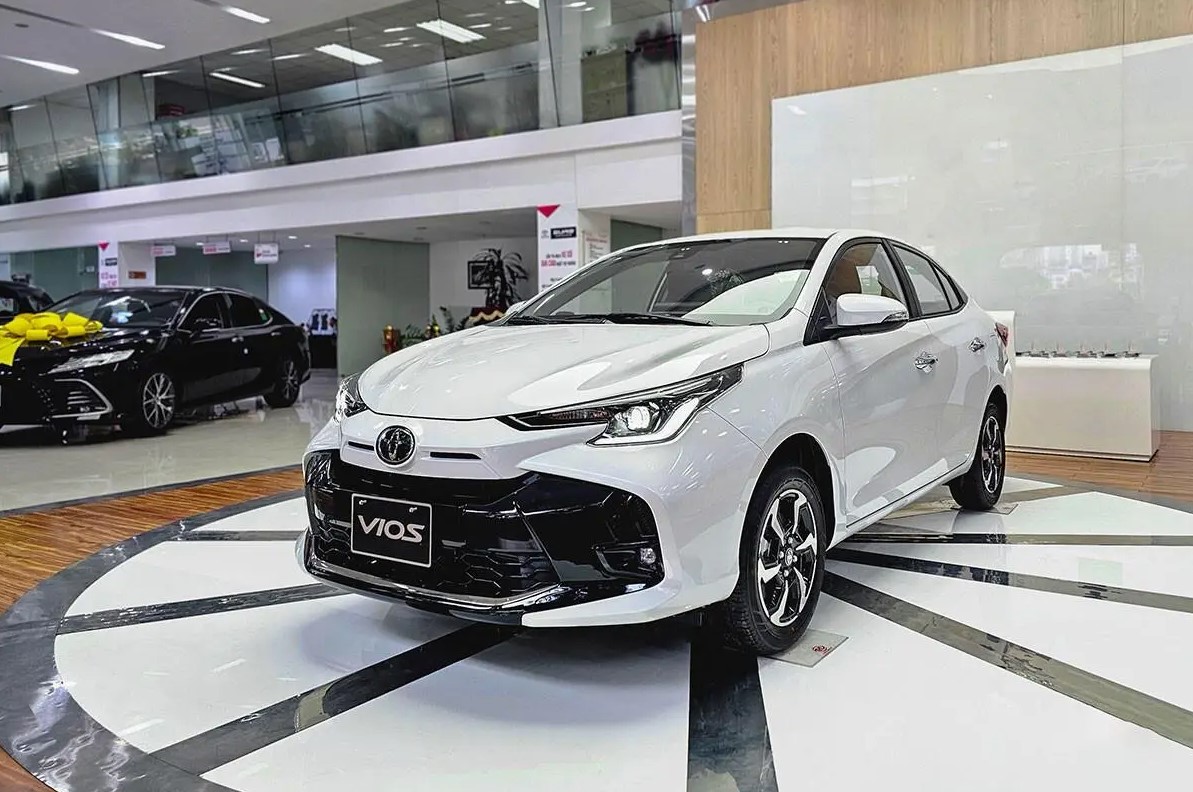 Giá Toyota Vios lăn bánh giữa tháng 6/2025 giảm sâu, ‘chơi lớn’ với Honda City và Hyundai Accent