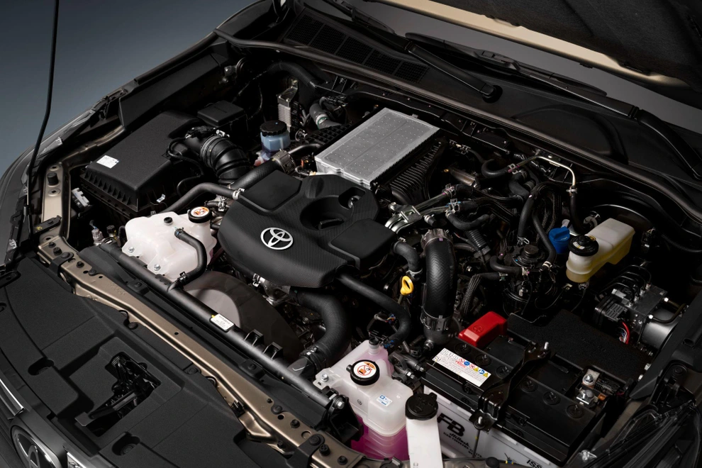 Toyota Fortuner Hybrid 2025 chính thức ra mắt, 'đe nẹt' Ford Everest và Hyundai Santa Fe với giá mềm ảnh 4