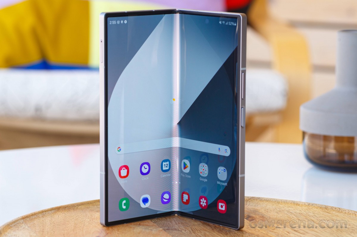 Galaxy Z Fold6 giảm sâu cả chục triệu, Galaxy AI đỉnh chóp áp đảo iPhone 16 Pro Max, top 1 điện thoại màn hình gập