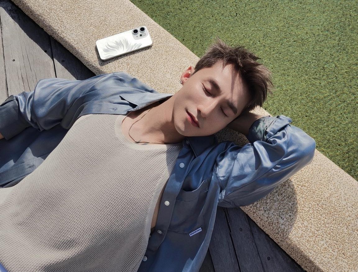 Sơn Tùng M-TP up ảnh ‘thả thính’ nhưng dân tình lại sốt rần rần vì siêu phẩm OPPO bên cạnh