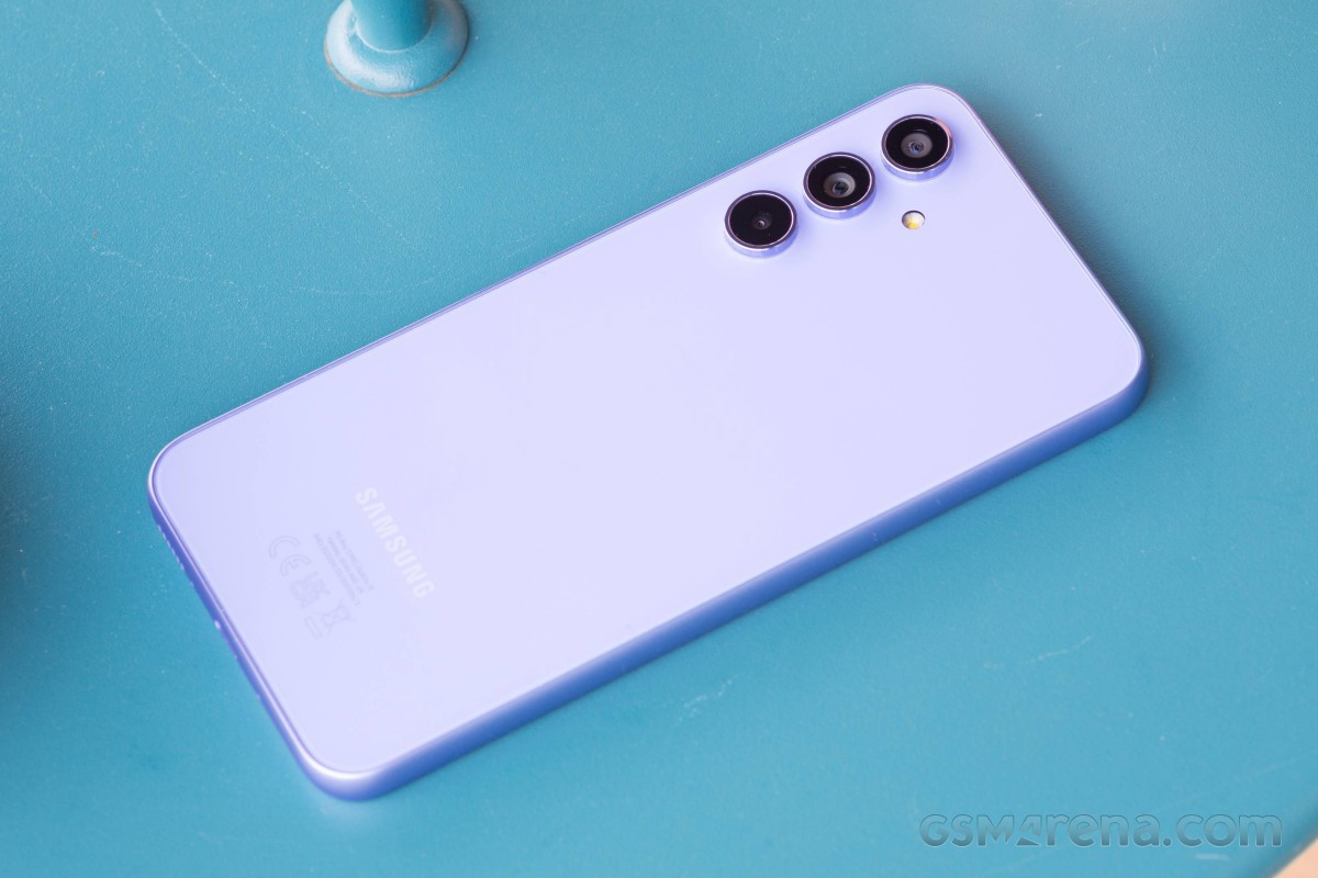 Đây là vua Android tầm trung một thời bán chạy nhất thế giới, rẻ như bèo trang bị đè bẹp iPhone 16