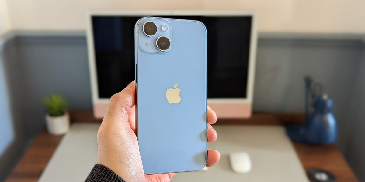 Đây là chiếc iPhone giá rẻ đáng mua nhất hiện tại, cấu hình mượt mà, thiết kế hiện đại vẫn thừa sự sang chảnh!