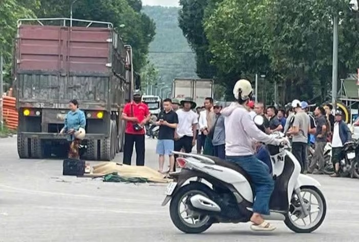 Hiện trường tang thương vụ thanh niên bị cuốn vào gầm xe đầu kéo, nạn nhân bị kéo lê trên đường